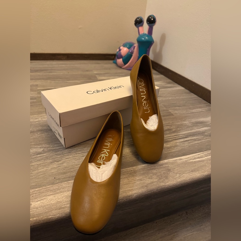 Calvin Klein ANETE Flats // Dark Natural Leather // Size 9M